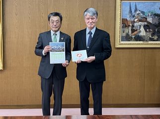 点字カレンダー贈呈式