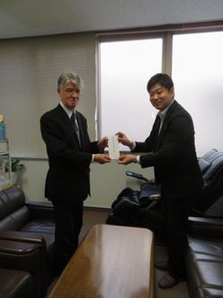 愛のともしび運動贈呈式